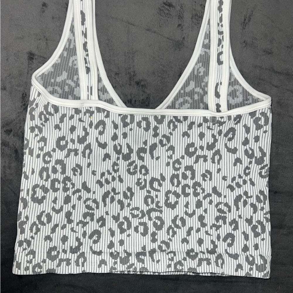 Cheetah Print Ribbed Cropped Tank - Picture 2 of 2